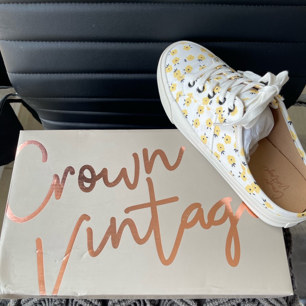 NIB Crown Vintage Floraine Floral Backless Slip On Mule Sneaker size 8.5